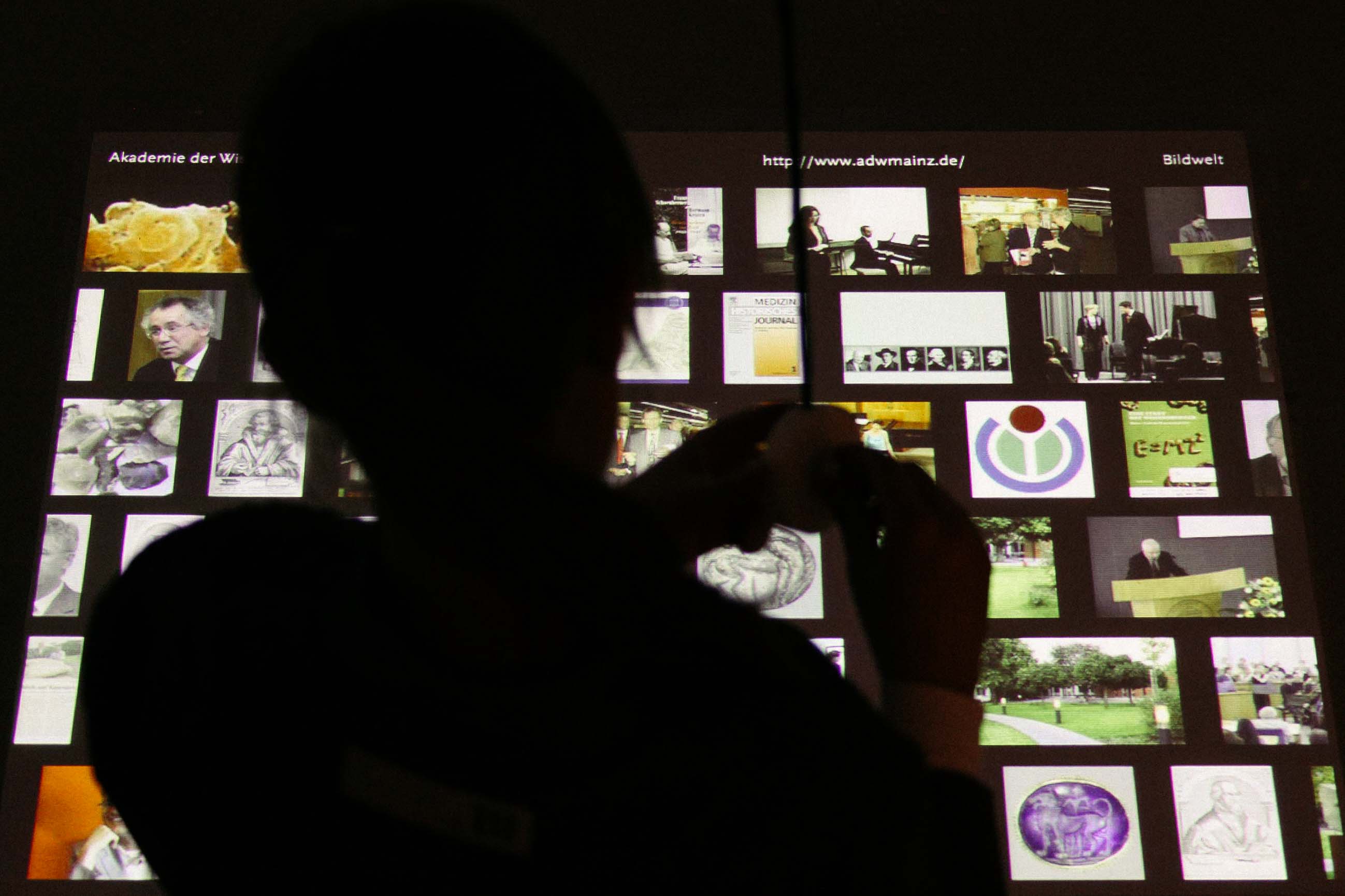 One projection displays every single website image of an institute.